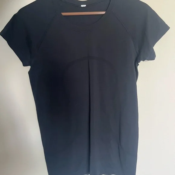 Swiftly Tech Short-Sleeve Shirt 2.0 
Hip Length - Picture 2 of 3